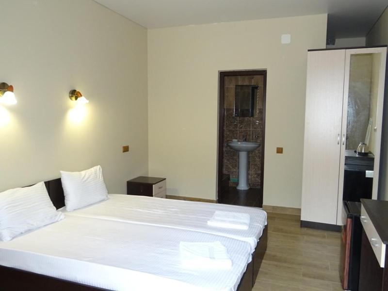 Гостевой Дом Пегас Otel Pitsunda Dış mekan fotoğraf